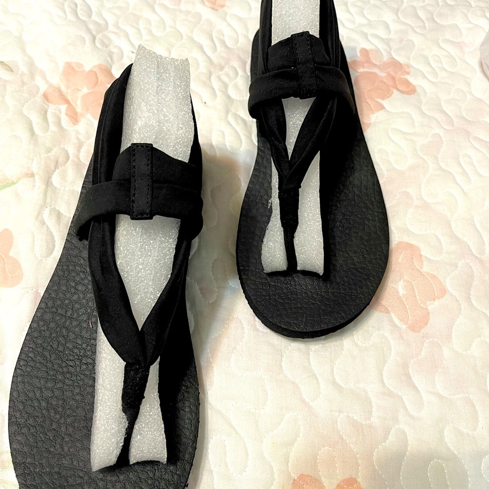 Brand new in box sz 10 black